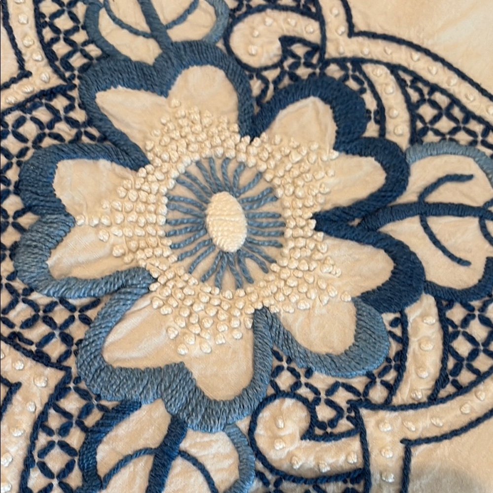 White Tablecloth with Blue Floral Embroidery Vintage - Picture 6 of 6